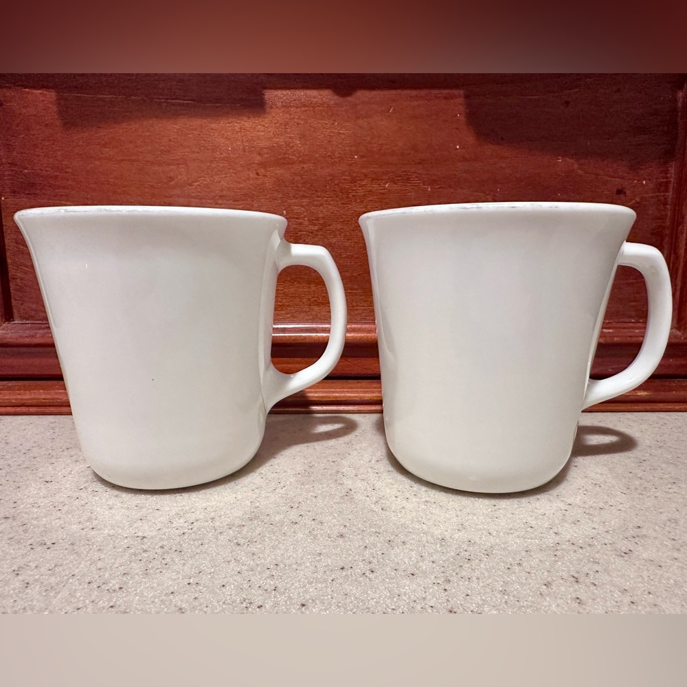 Vintage Corning Correlle Ceramic Coffee Mugs in Winter Frost White pattern